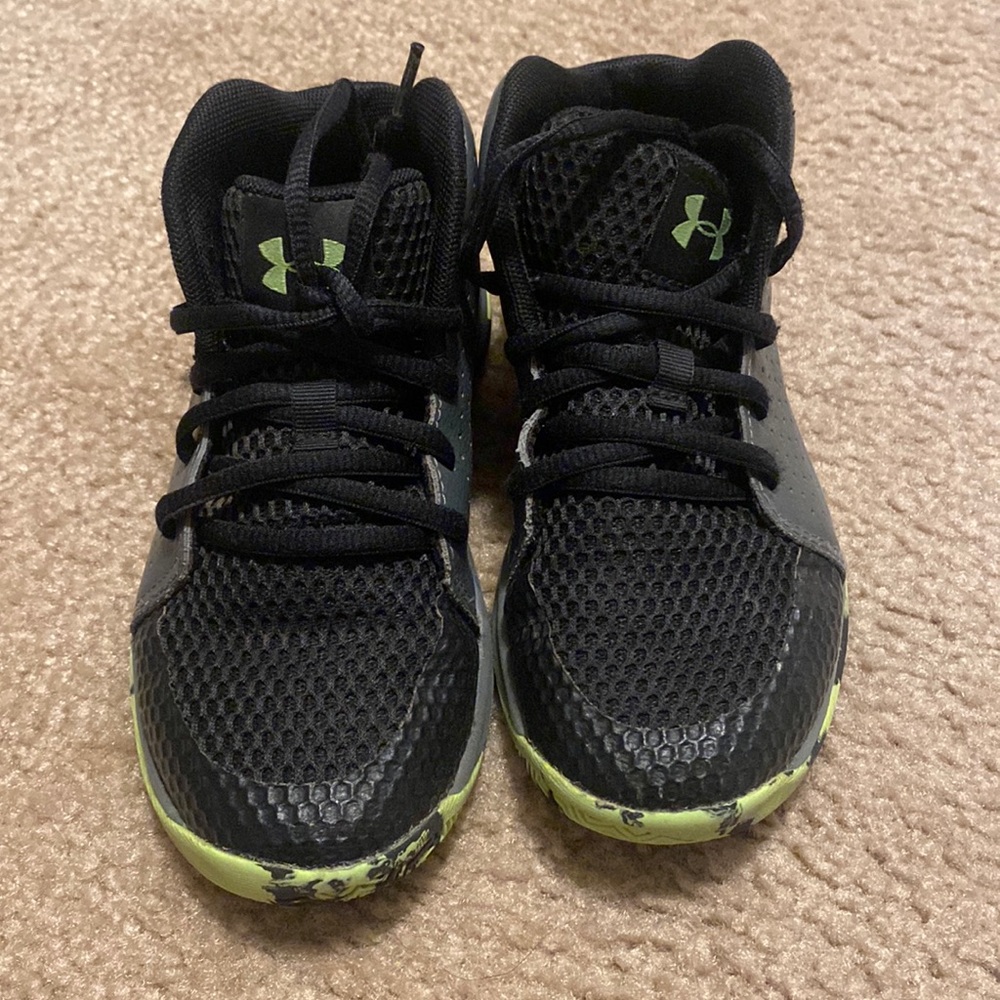 Basketball shoes